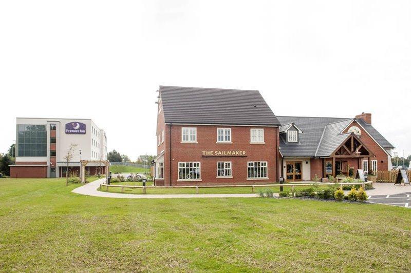 Premier Inn Gosport Exterior photo