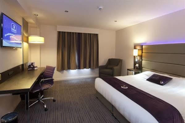 Premier Inn Gosport Exterior photo